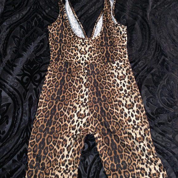 Cheetah/Leopard Print Romper-Jumpsuit - Picture 5 of 6